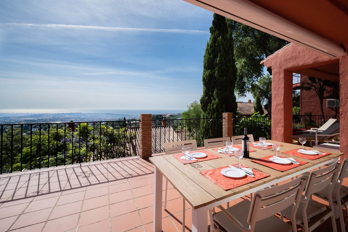 Villa in Elviria - Image 2