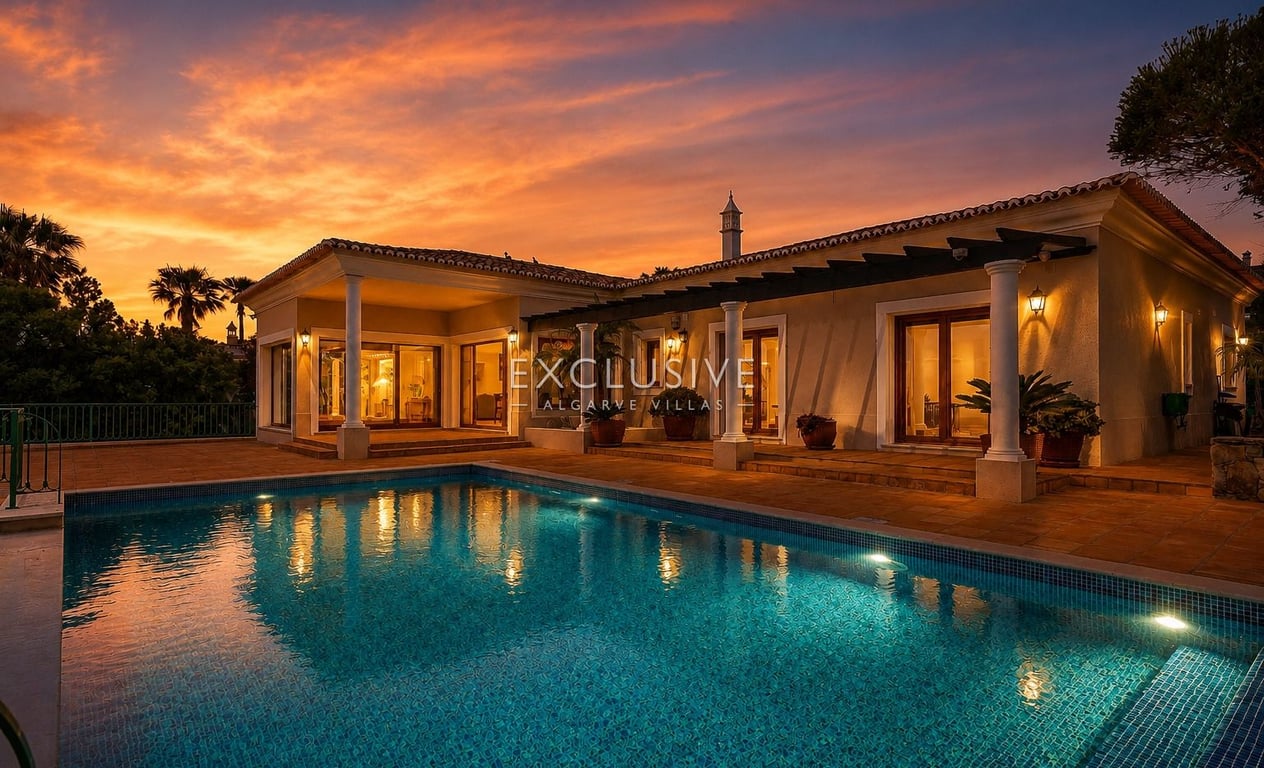 Villa in Santa Barbara de Nexe - Image 3