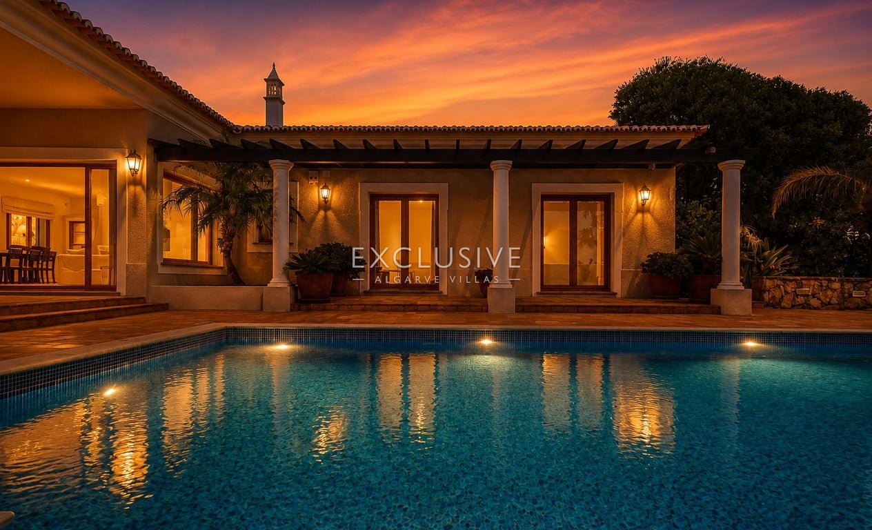 Villa in Santa Barbara de Nexe - Image 2