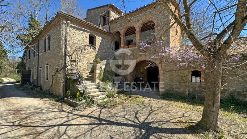 House in Rapolano Terme - view 1