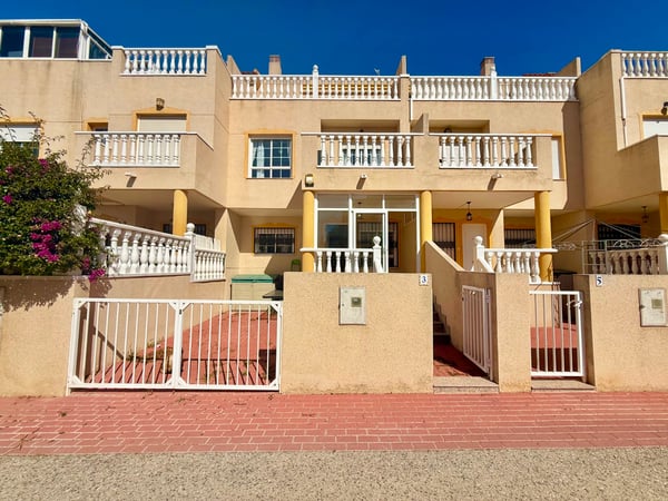 House in Guardamar del Segura - view 1