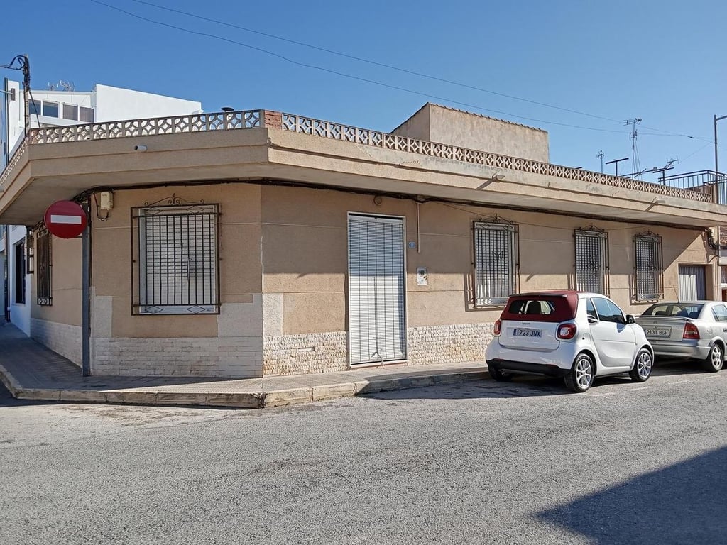 House in Los Montesinos - Image 3