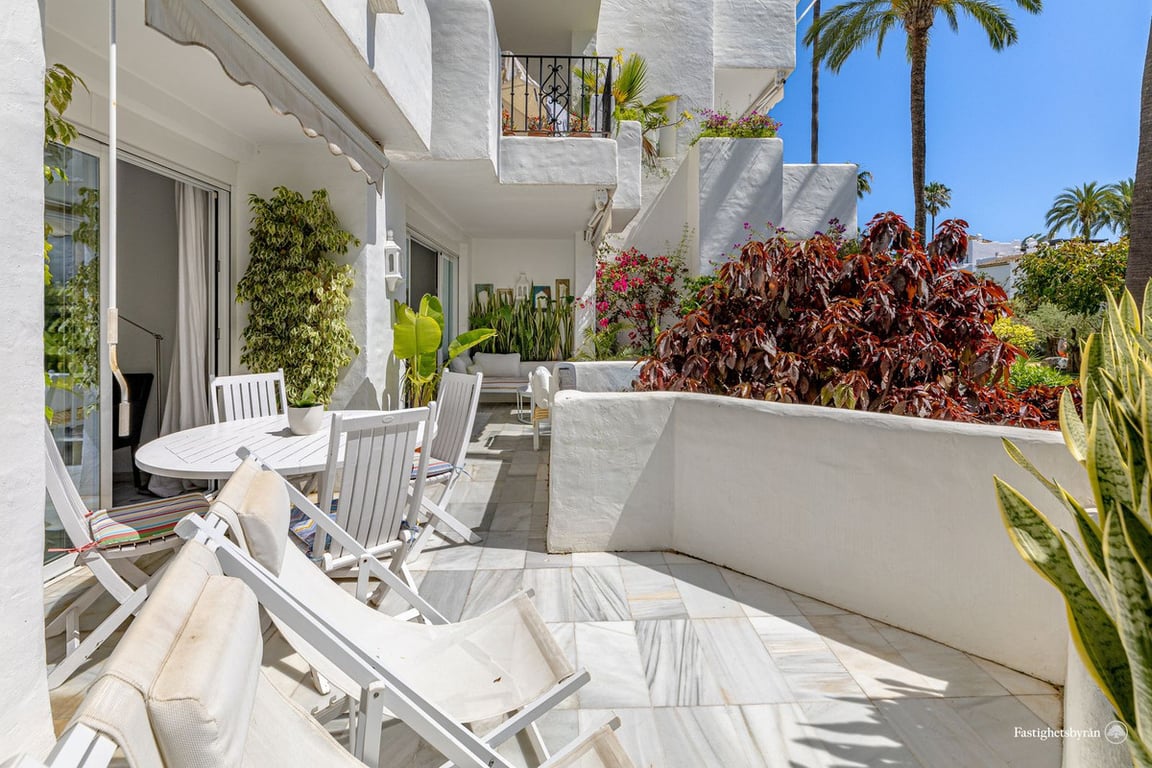 House in Estepona - Image 2