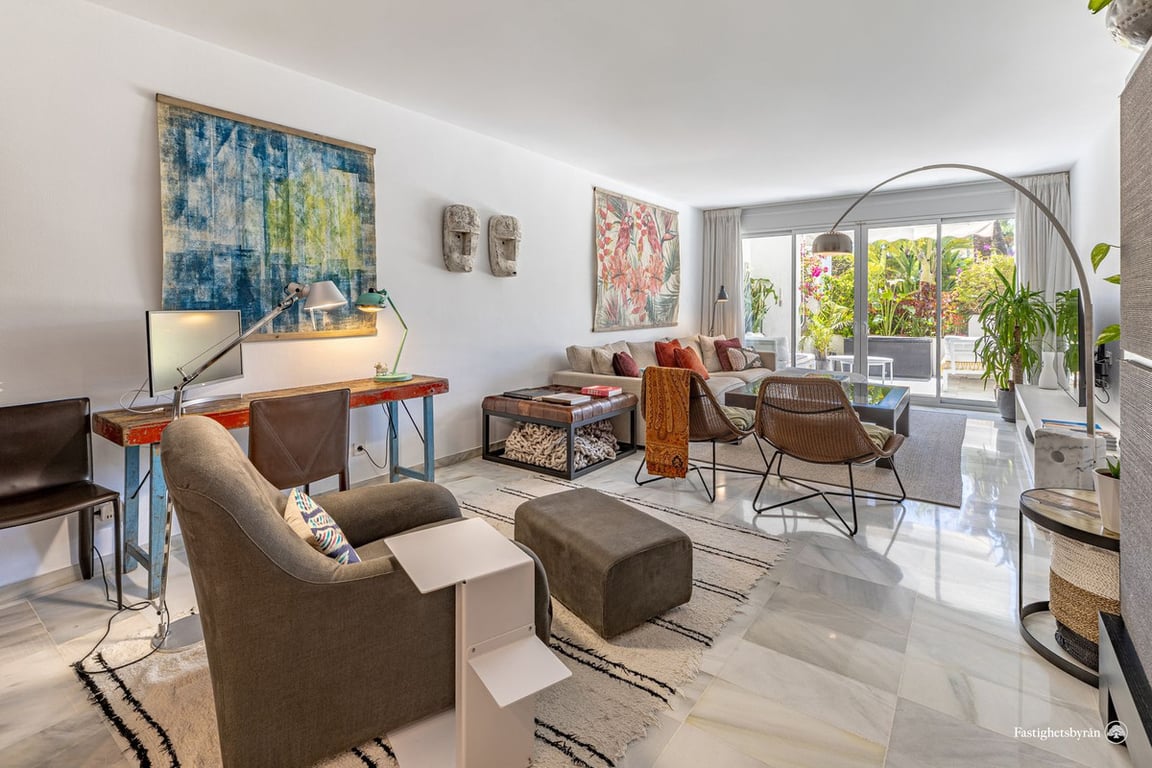 House in Estepona - Image 3