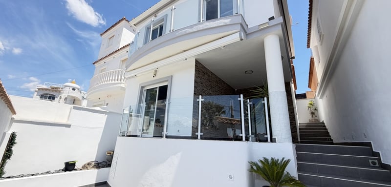Apartment in Villamartin - view 1
