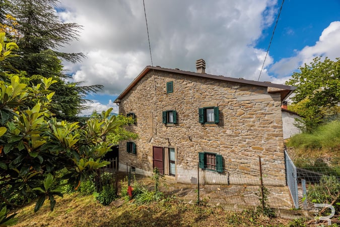 House in Firenzuola - view 1