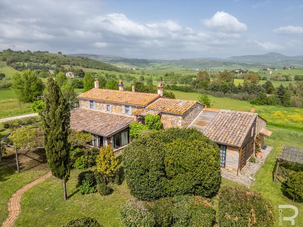 House in Manciano - view 1