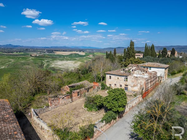 House in Asciano - view 1