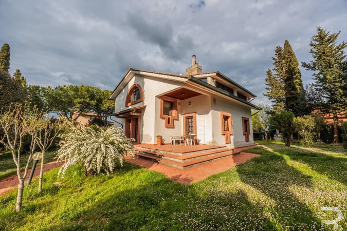 Villa in Peccioli - view 1