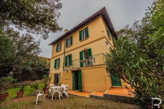 Villa in Livorno - view 1