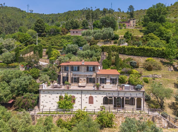 Villa in Seravezza - view 1