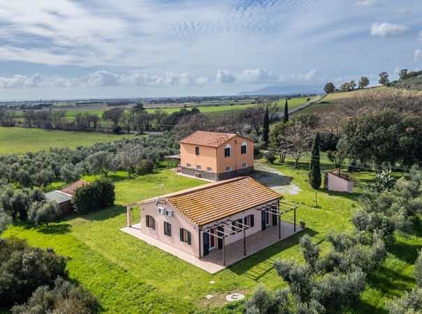House in Capalbio - view 1