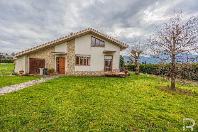Villa in Barga - view 1