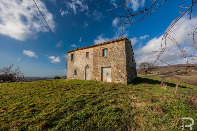 House in Semproniano - view 1