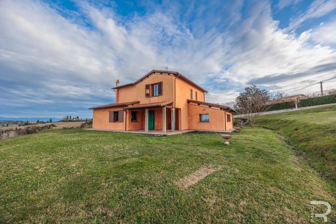 Villa in San Miniato - view 1