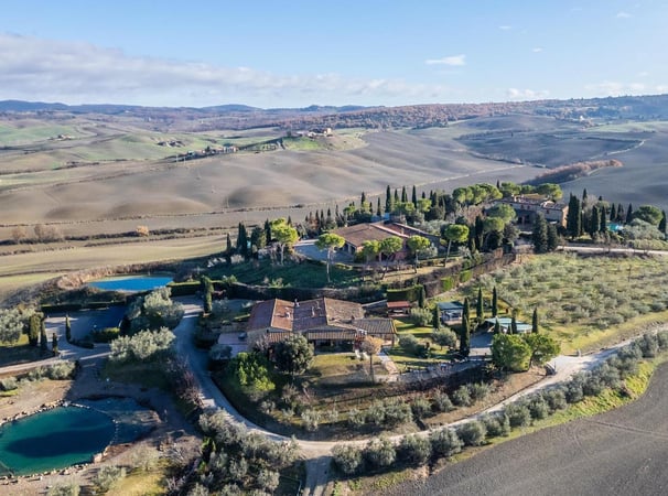 House in San Quirico d'Orcia - view 1