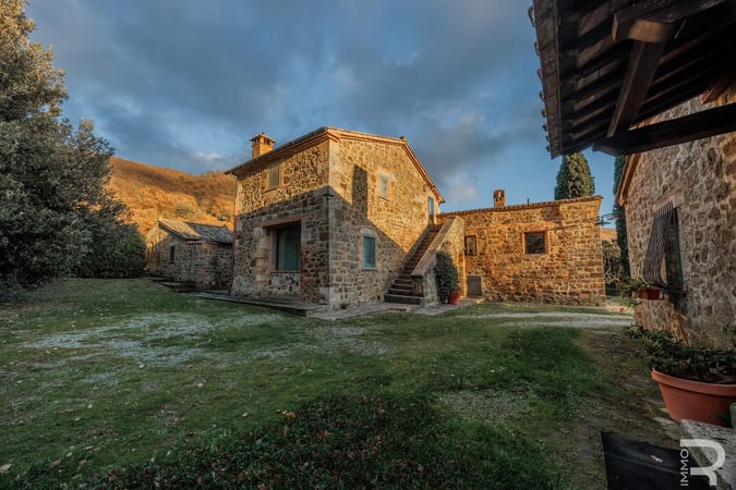 Villa in Sarteano - view 1