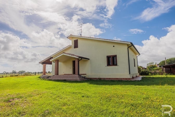 Villa in Grosseto - view 1