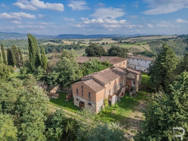 House in Asciano - view 1