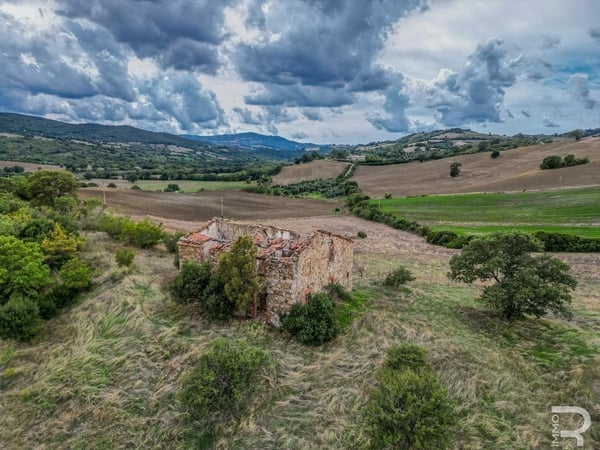House in Roccalbegna - view 1