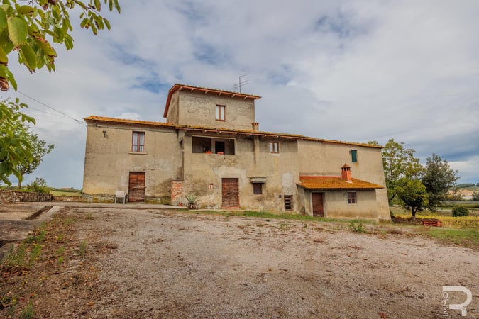 House in Lucignano - view 1