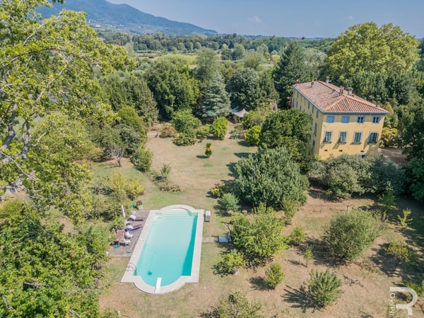 Villa in Lucca - view 1