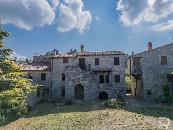 House in Semproniano - view 1