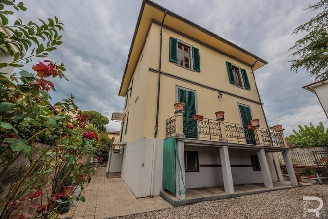Villa in Lucca - view 1