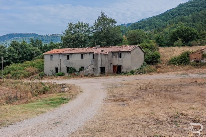 House in Arcidosso - view 1