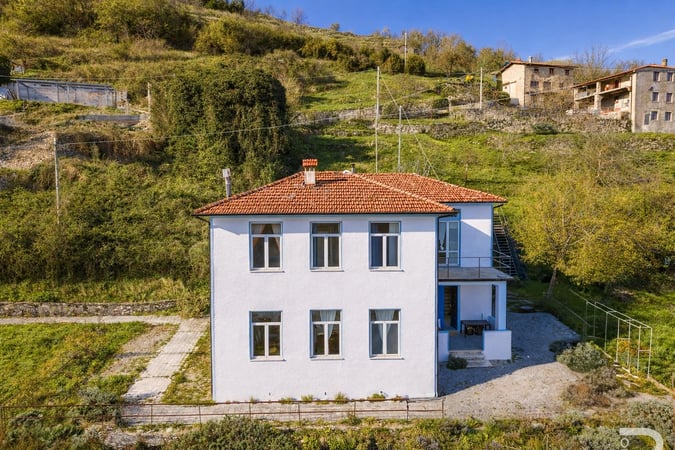 House in Castelnuovo di Garfagnana - view 1