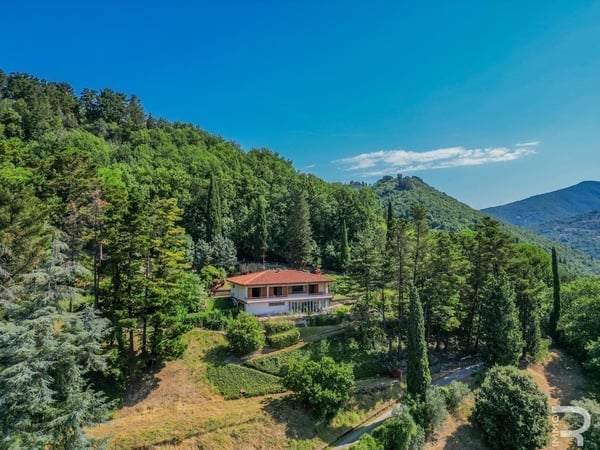 Villa in Dicomano - view 1