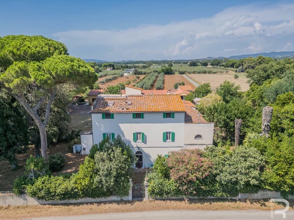 Villa in Cecina - view 1