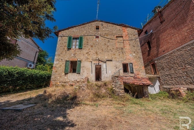House in Monteriggioni - view 1