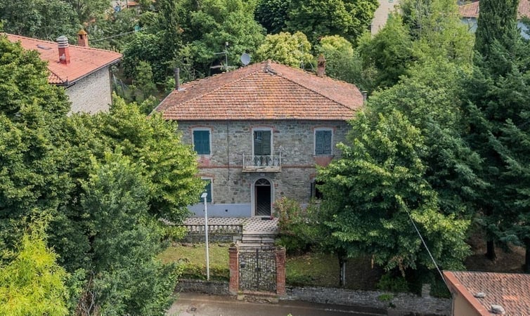 Villa in Chitignano - view 1