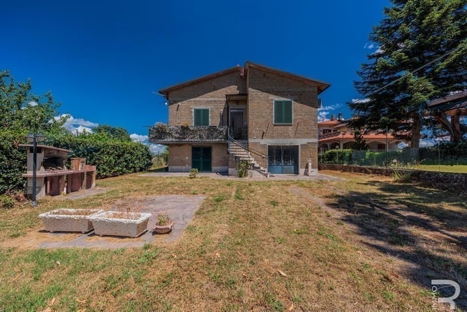 House in Pitigliano - view 1