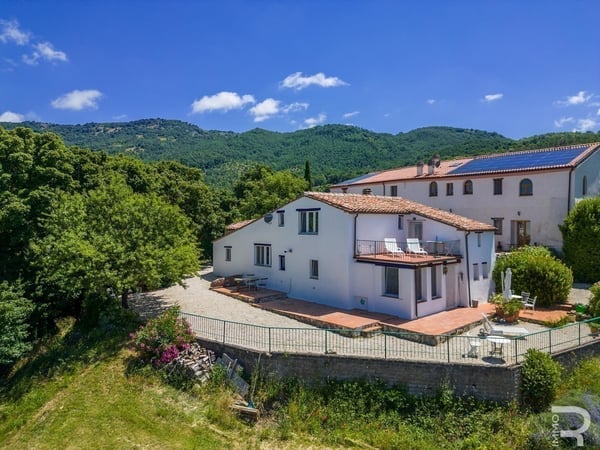 Villa in Arcidosso - view 1