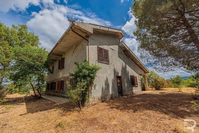 Villa in Manciano - view 1