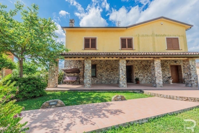 House in Orciano Pisano - view 1
