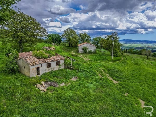 House in Roccalbegna - view 1