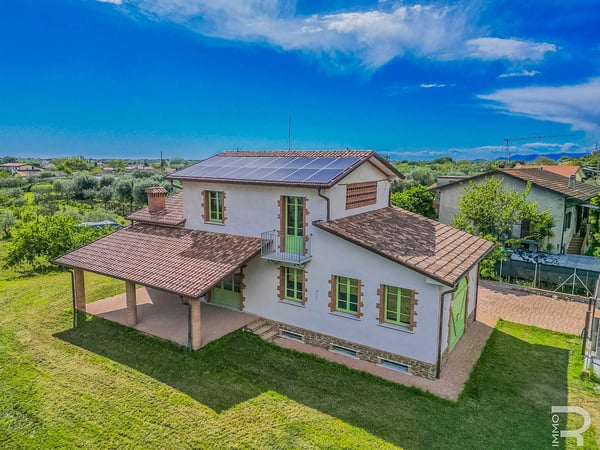Villa in Pietrasanta - view 1