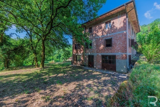 House in Villa Basilica - view 1