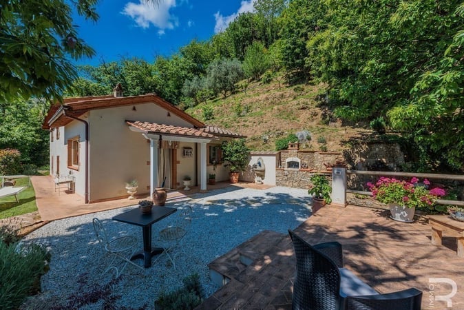 Villa in Camaiore - view 1