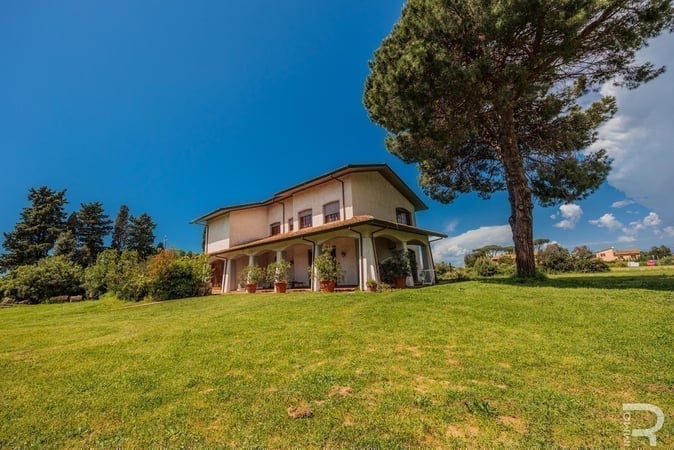 Villa in Viareggio - view 1