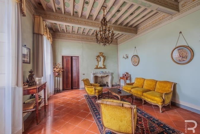 Villa in Carmignano - view 1
