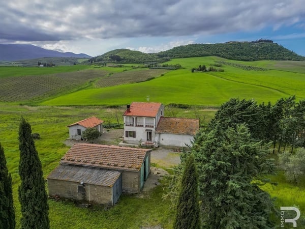 House in Castel del Piano - view 1