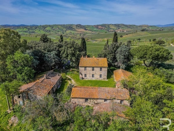 House in Scansano - view 1