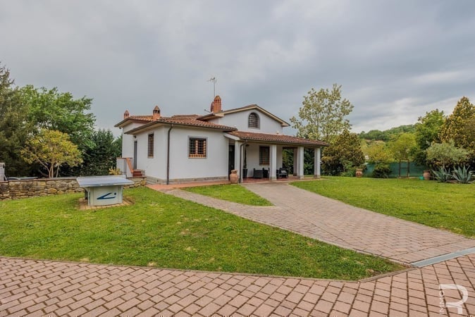 Villa in Terranuova Bracciolini - view 1