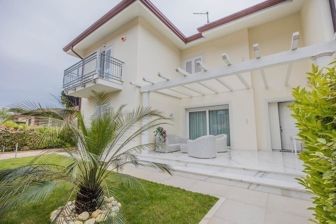 Villa in Pietrasanta - view 1