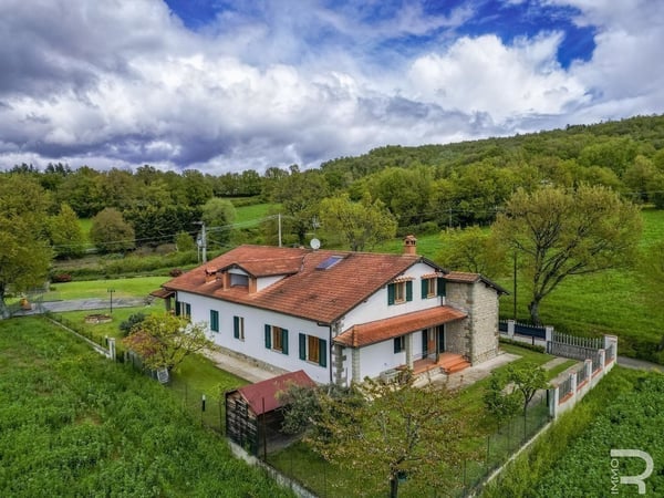 Villa in Pratovecchio Stia - view 1