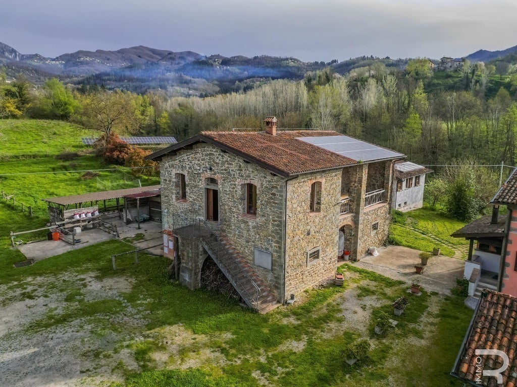 House in Castiglione di Garfagnana - Image 2